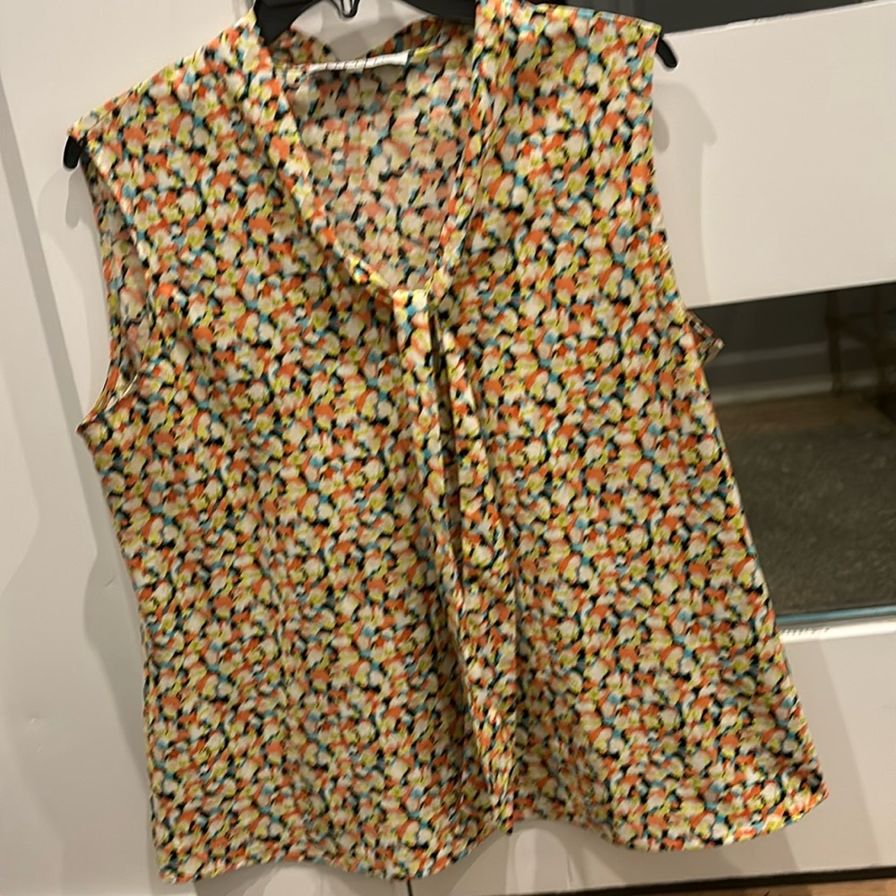 Kasper‎ tie neck sleeveless blouse
